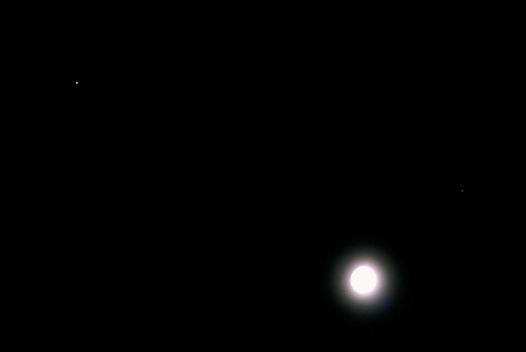 Moon Count Photographing the moon and measuring its distance